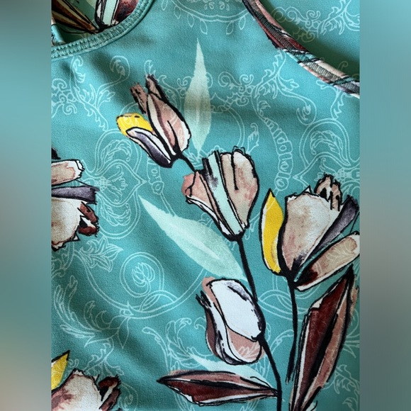 Calia by Carrie Underwood athletic floral top Extra Small - Picture 3 of 4